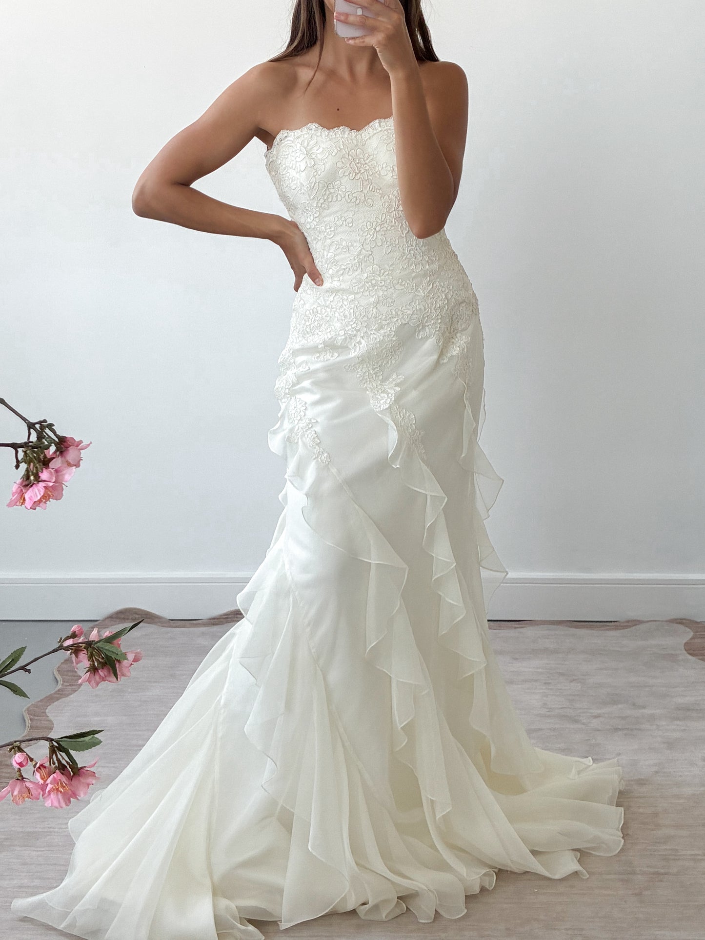 1990s Strapless Ivory Wedding Gown With Silk Lace Bodice & Ruffled Organza Skirt S M