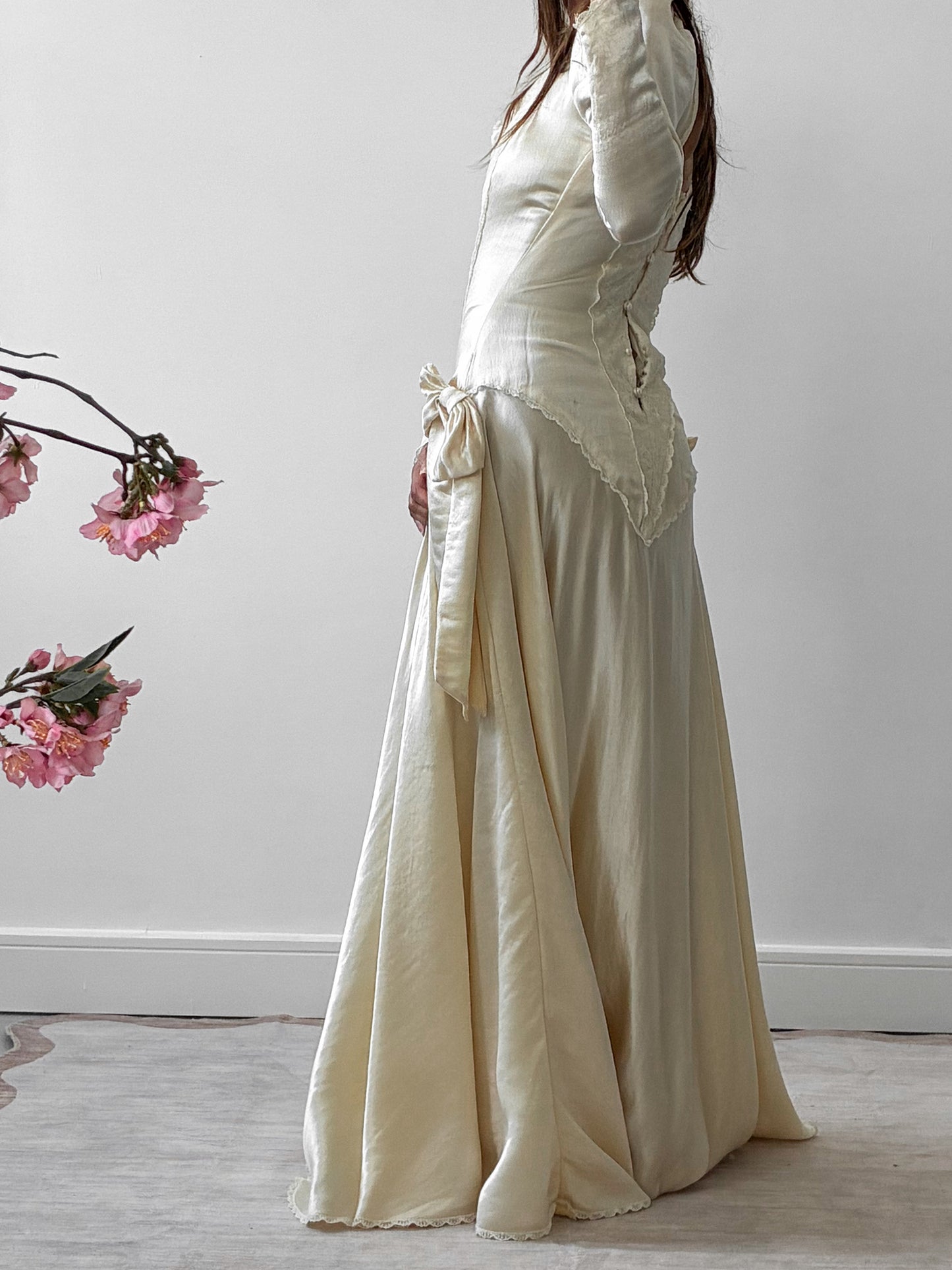 1980s Silk Asymmetrical Wedding Dress With Bow Detail S M