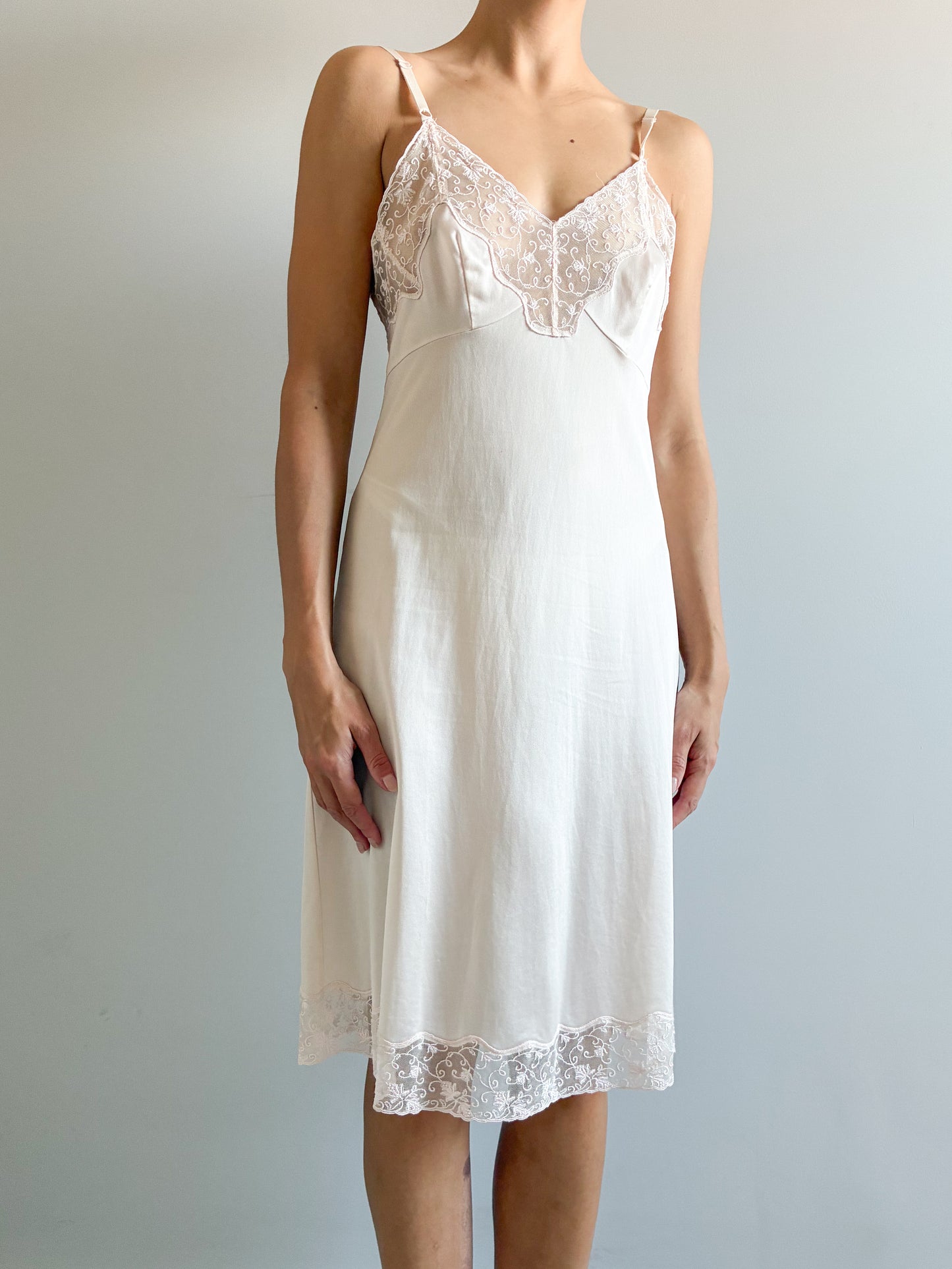 1970s Dusty Pink Midi Slip With Floral Lace Trims