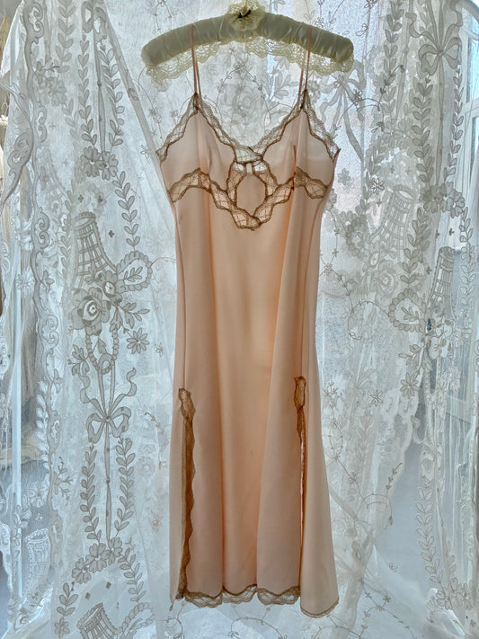 1970s Powder Pink Slip With Lace L