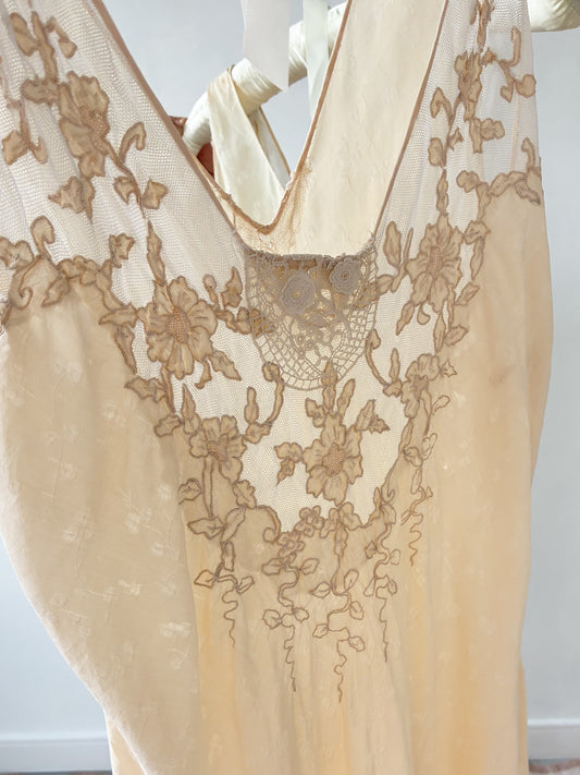 1930s Cream Silk Slip Gown With Intricate Floral Lace M L