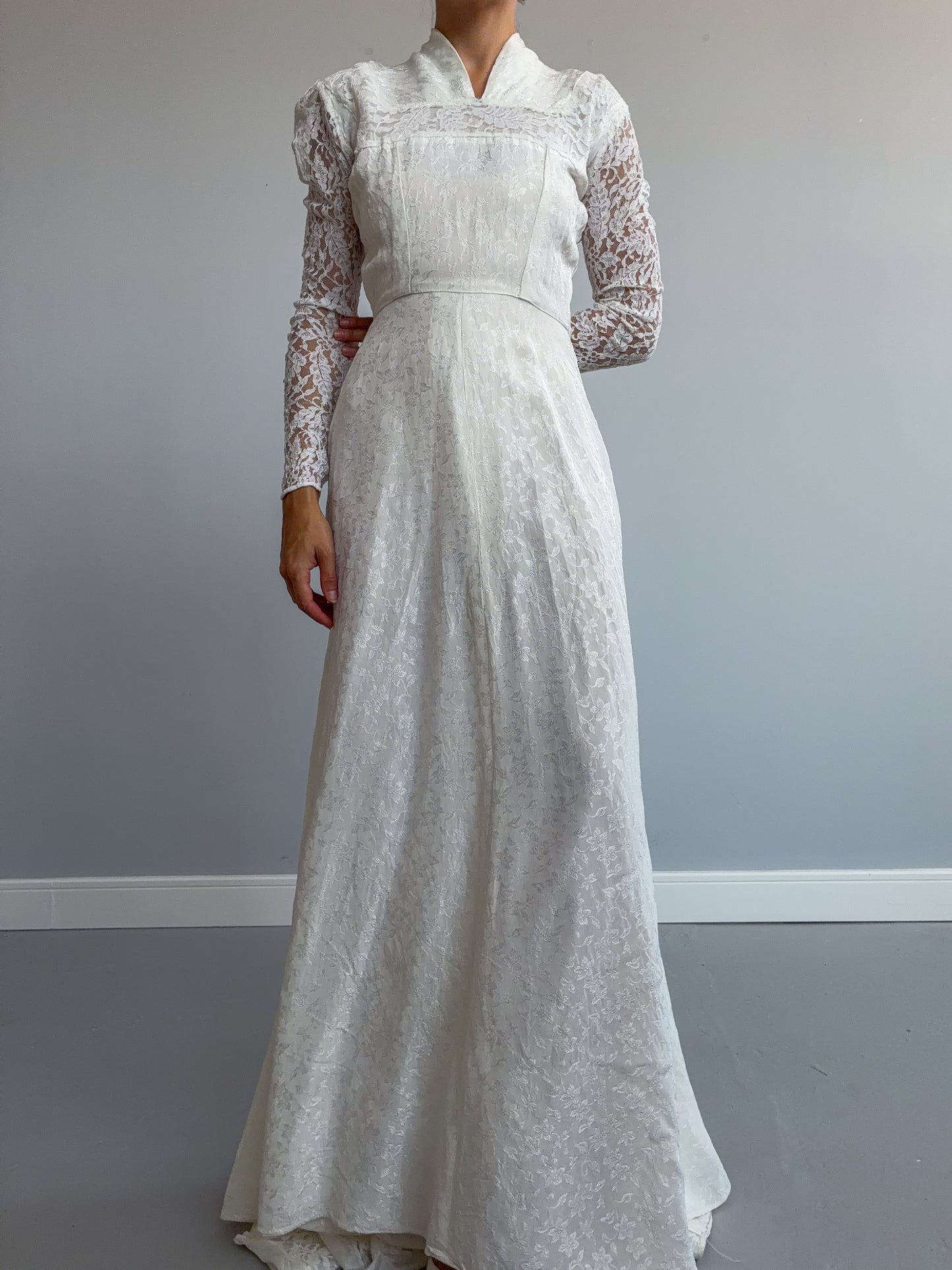 1940s Ivory Jacquard And Lace Dress With Puddle Train