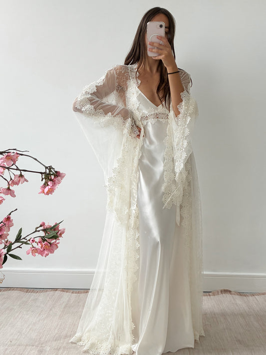 1980s Satin Ivory Slip With Daisy Detail M