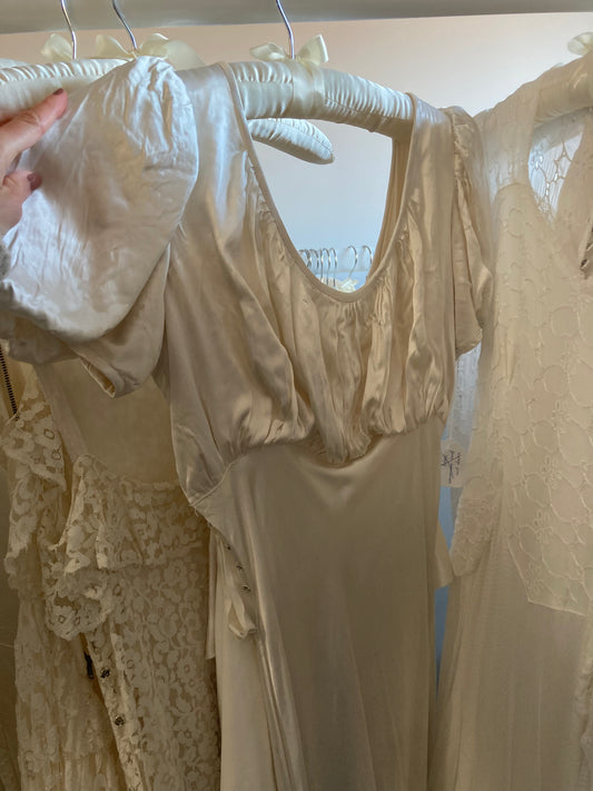 30s silk weddinh dress bow