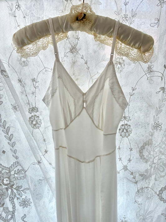 1930s Milky White Satin Slip with Delicate Embroidery S