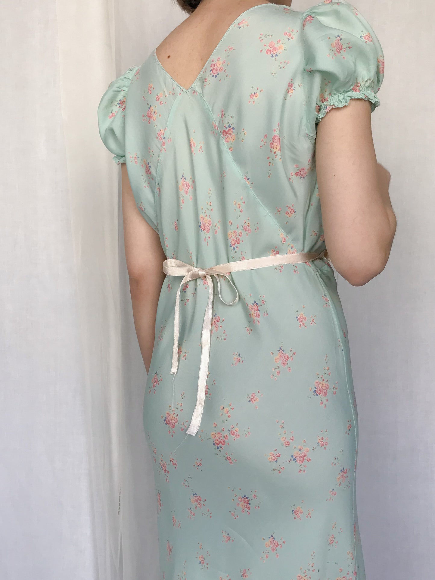 1930s Rose Bouquet Puff Sleeve Gown