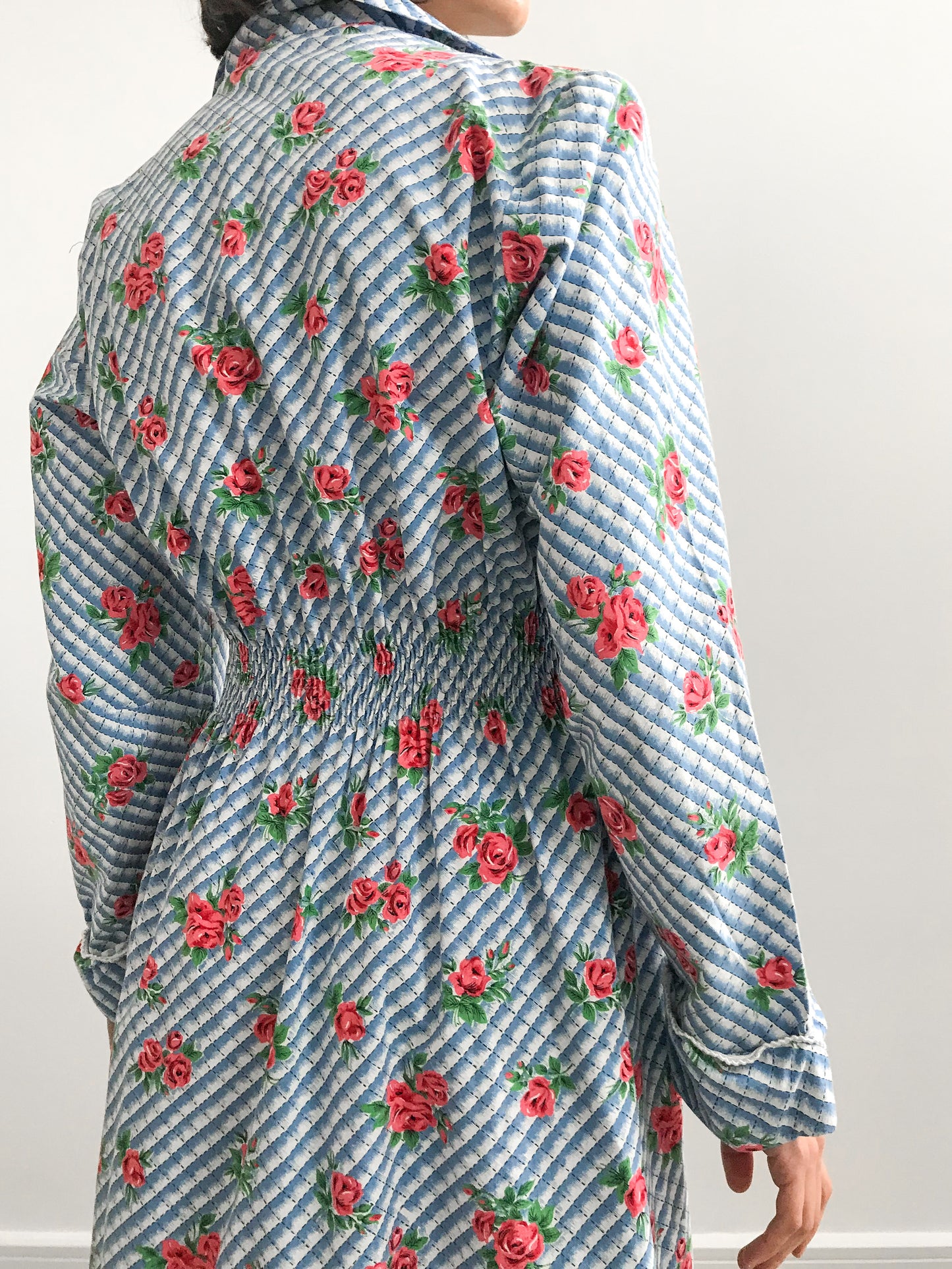 1940s Rose Print Collared Housecoat