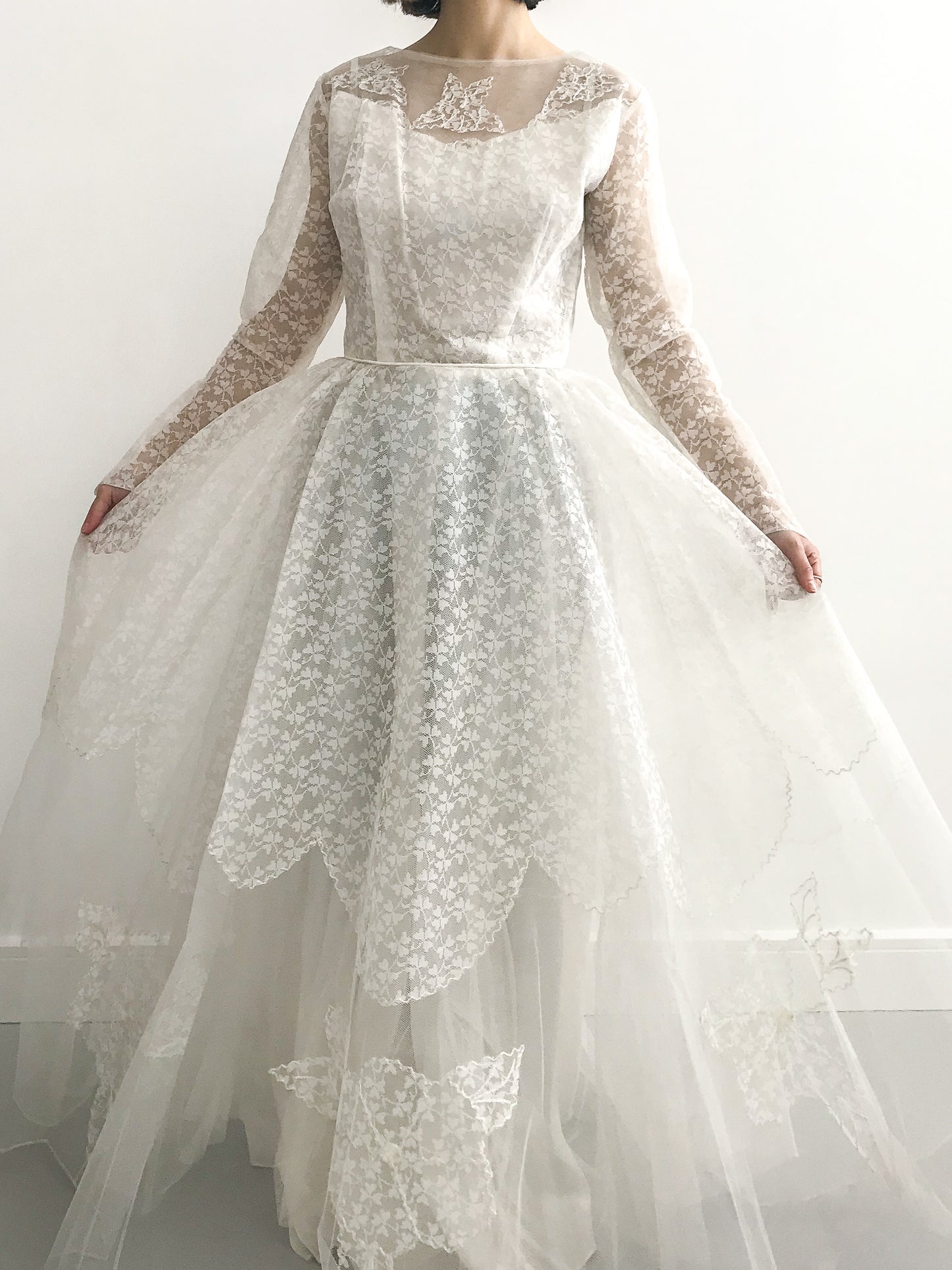 1950s Tulle Applique Wedding Dress