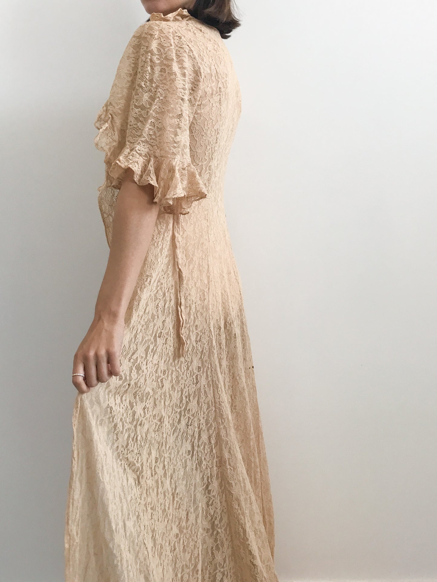 1930s Beige Ruffled Lace Long Bridal Jacket