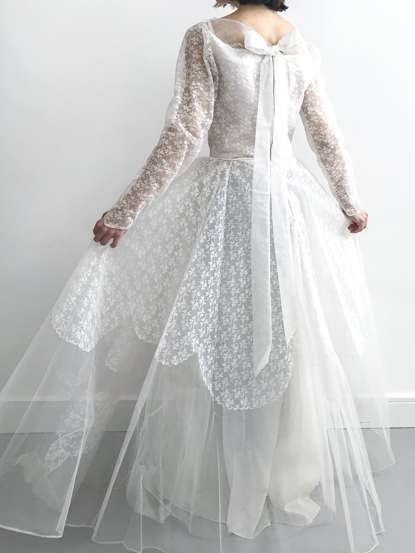 1950s Tulle Applique Wedding Dress