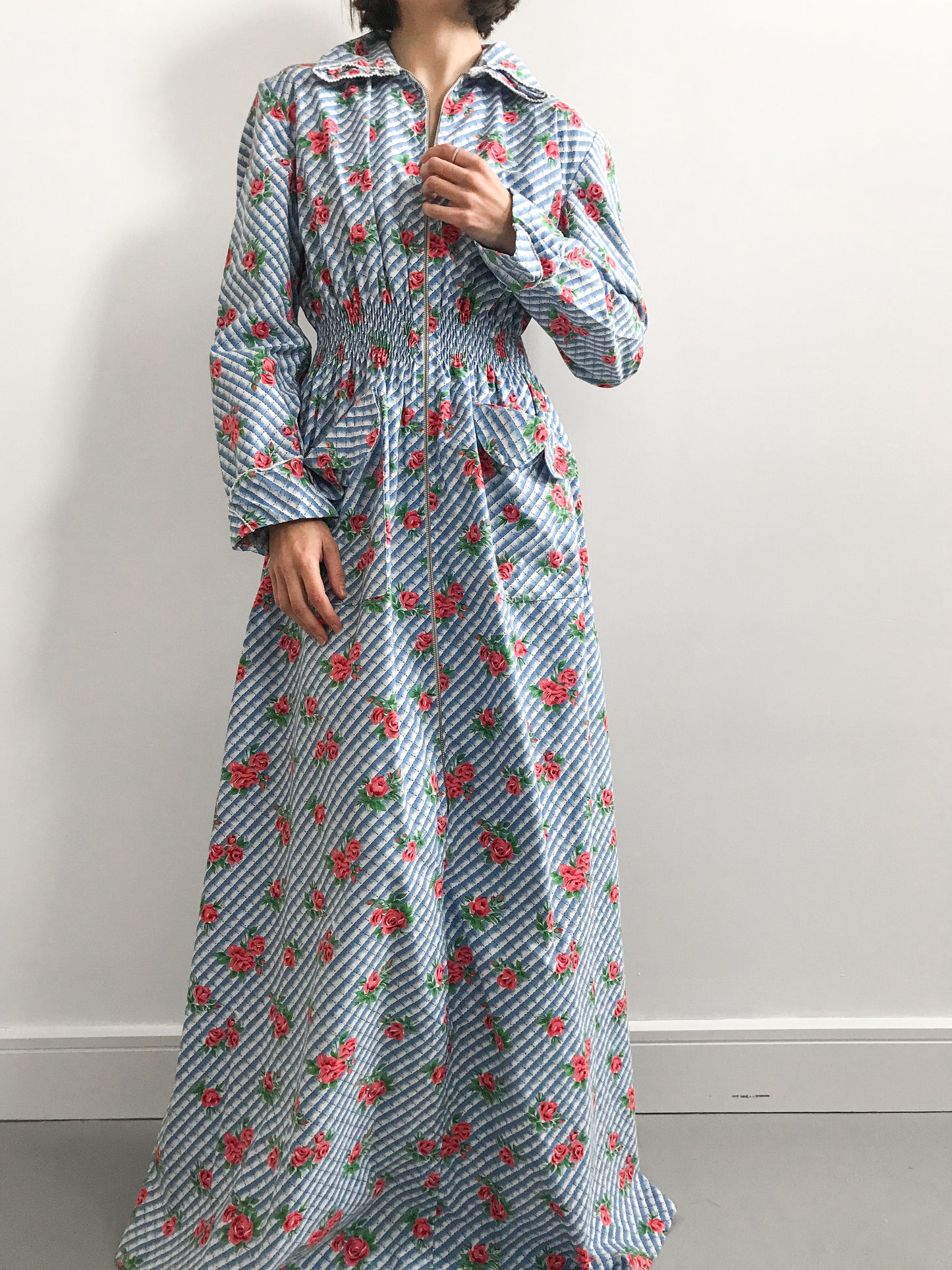 1940s Rose Print Collared Housecoat